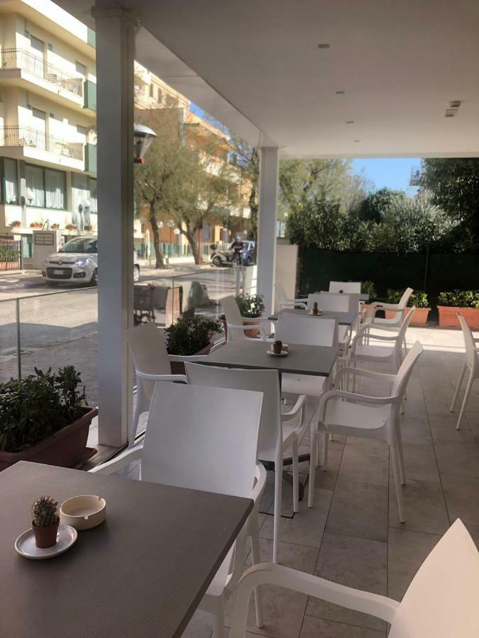 Pensione Elena Misano Adriatico Exterior foto